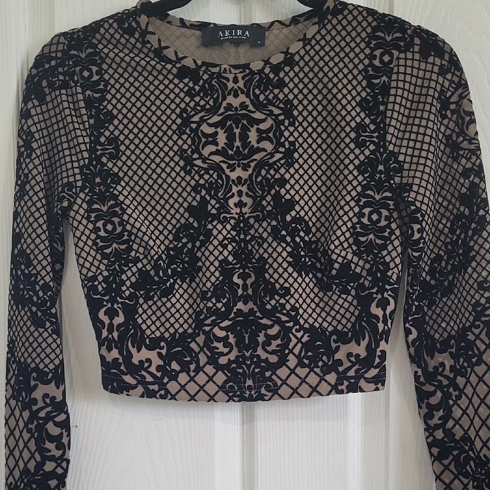 AKIRA Black & Beige Long-Sleeve Ornate Crop Top - Picture 2 of 6